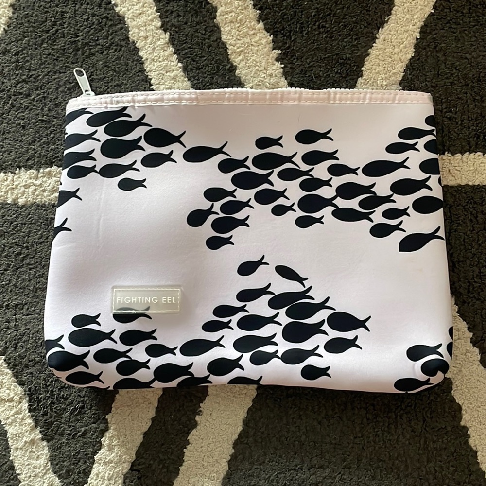 Fighting Eel Fish Print Neoprene Pouch